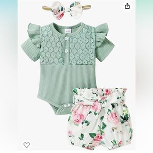 Brand new baby girl outfit, comes with bow and belt. Size 18-24 month.